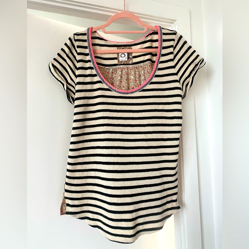 Akemi + Kin by Anthropologie l Striped Tee w Floral Back Design